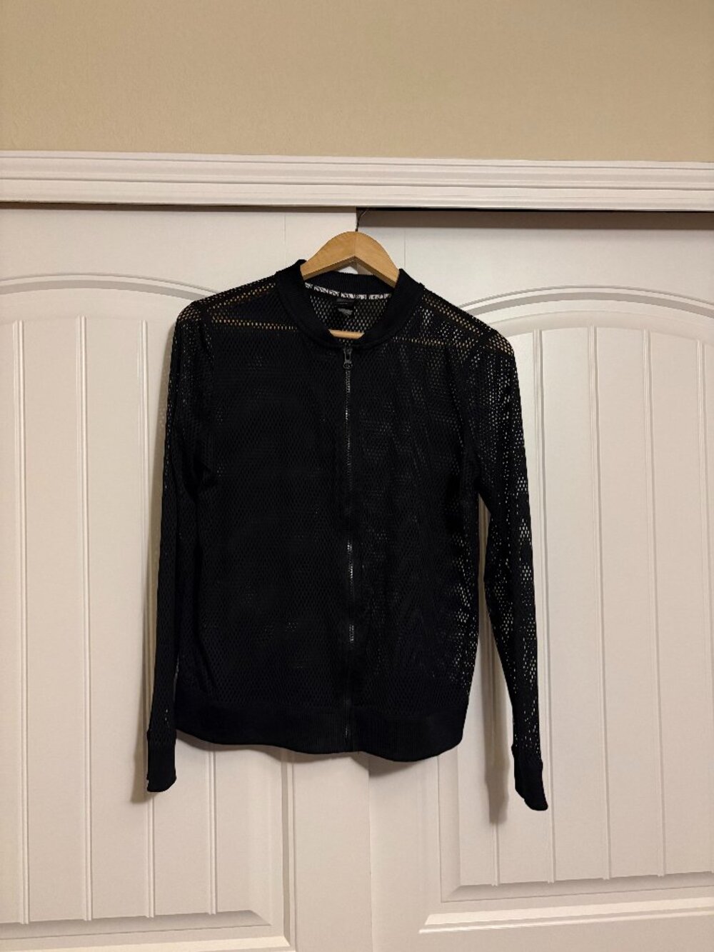 Victoria Sport Mesh Jacket Black Medium Full Zip Long Sleeve Neutral Casual